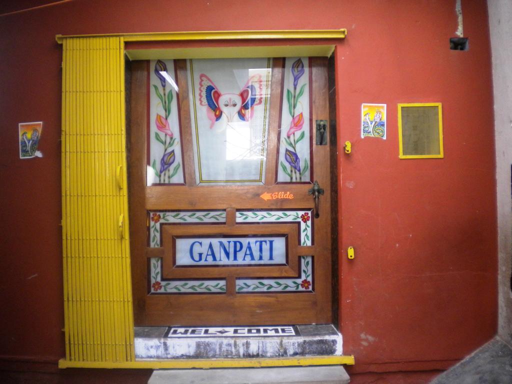 Ganpati Guest House Varanasi Eksteriør bilde